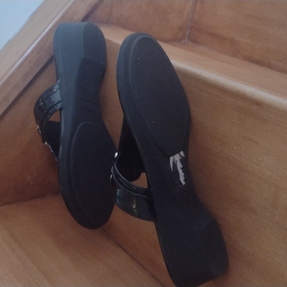 NEW UNISA manmade black patent sandals size 8 - Picture 4 of 8